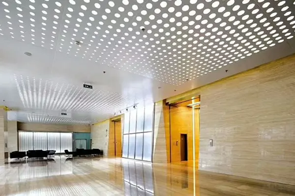 Panel Berlubang